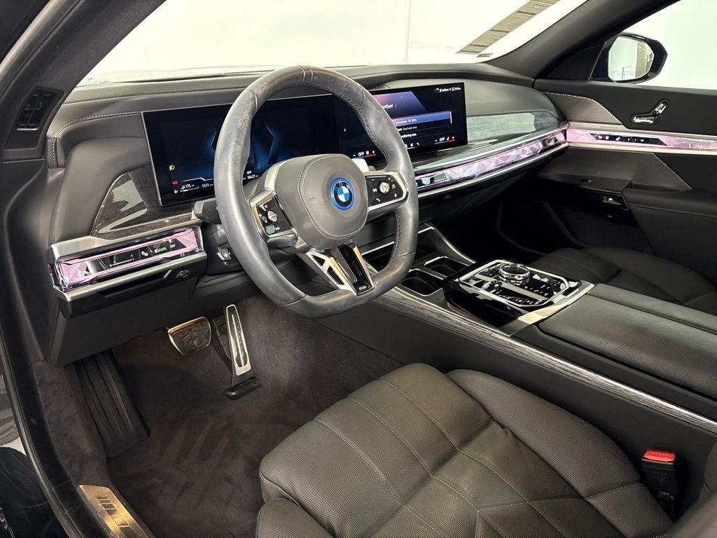 Certified 2025 BMW 750e xDrive AWD/4WD image 27