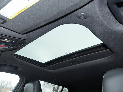 Used 2023 Jeep Grand Cherokee Altitude image 3