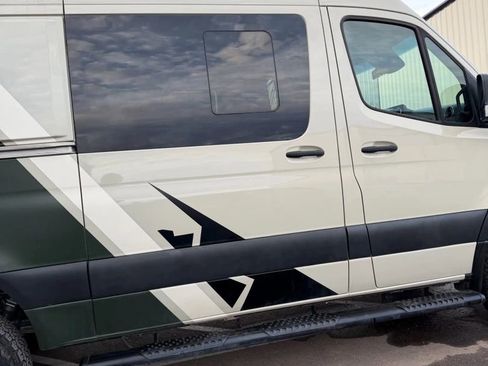 Used 2022 Mercedes-Benz Sprinter 2500 image 11