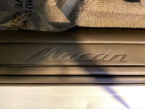 Used 2023 Porsche Macan image 19