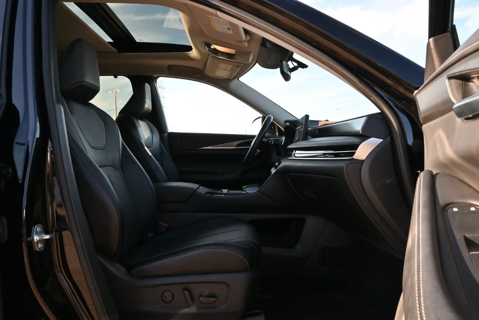 Certified 2024 INFINITI QX60 Luxe w/ Cargo Package FWD image 23