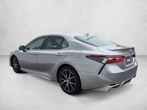 Used 2023 Toyota Camry SE image 3