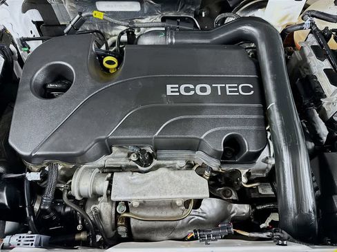 Used 2022 GMC Terrain SLE w/ Driver Convenience Package image 9