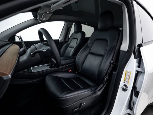 Used 2021 Tesla Model Y Long Range image 12