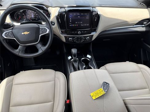 Used 2023 Chevrolet Traverse Premier FWD image 15
