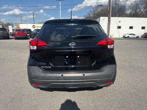 Used 2020 Nissan Kicks S image 5