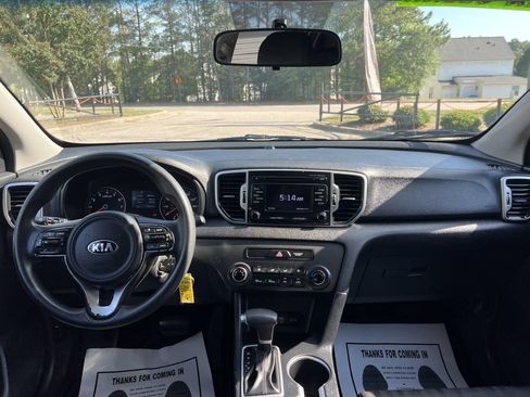 Used 2017 Kia Sportage LX AWD/4WD image 11