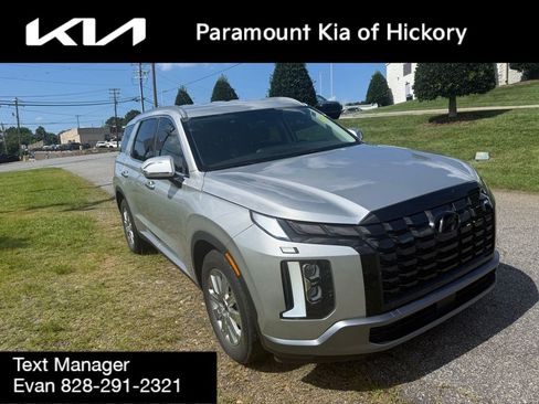 Used 2024 Hyundai Palisade SEL FWD image 3