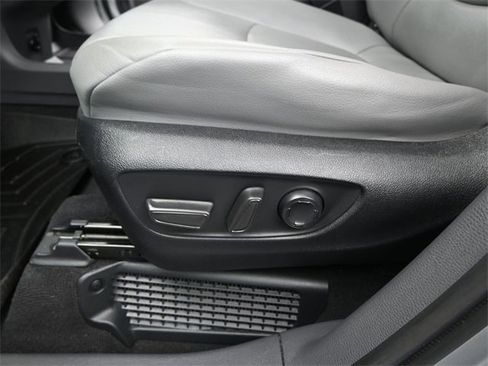 Used 2022 Toyota Sienna XLE image 12