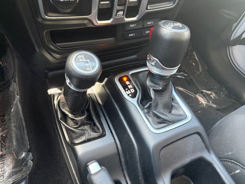 Used 2018 Jeep Wrangler Unlimited Sport S AWD/4WD image 23