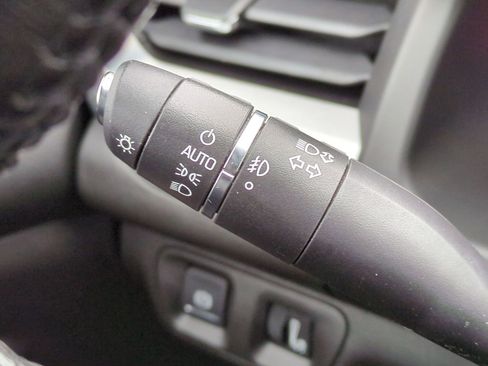 Used 2018 GMC Acadia SLE image 29