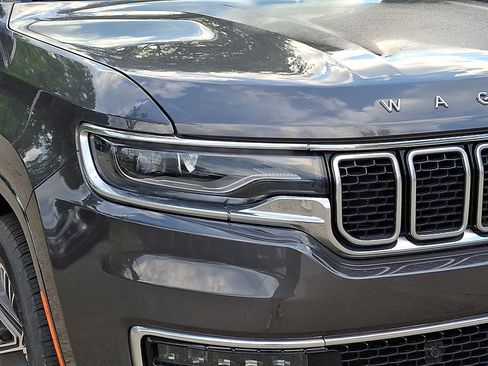Used 2024 Jeep Wagoneer L Series II w/ Flexible Seating Group AWD/4WD image 9