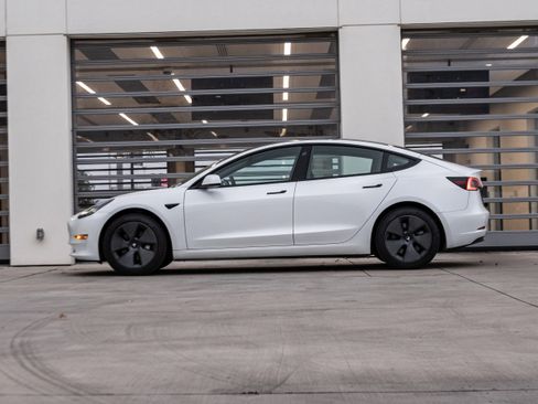 Used 2023 Tesla Model 3 Standard Range image 6