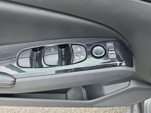 Used 2023 Nissan Altima 2.5 SV FWD image 33
