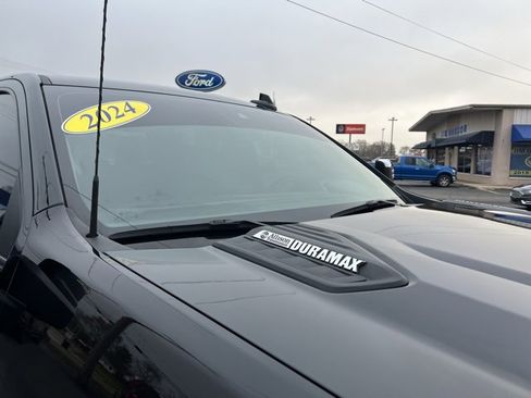 Used 2024 Chevrolet Silverado 2500 LTZ w/ LTZ Convenience Package image 7