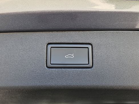 New 2026 Volkswagen Tiguan SE image 7