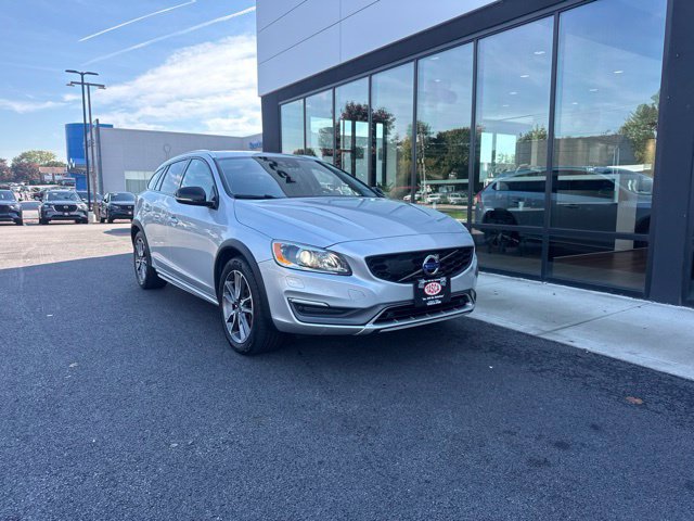 Used 2016 Volvo V60 T5 Cross Country Platinum AWD/4WD image 1
