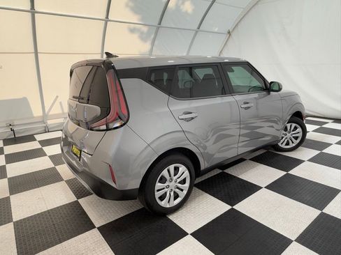 Used 2023 Kia Soul LX image 5
