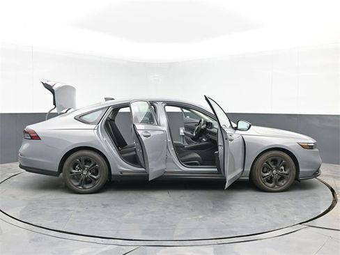 Used 2025 Honda Accord SE image 51