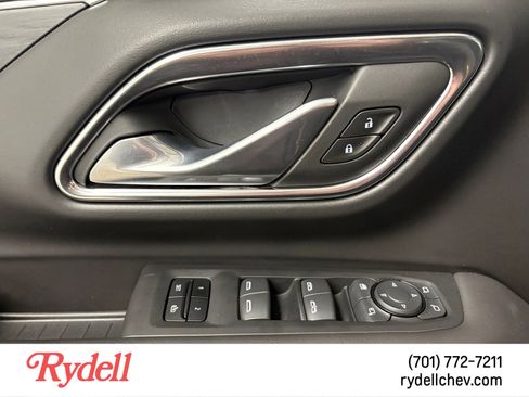 Used 2024 GMC Yukon SLT w/ SLT Luxury Package image 11