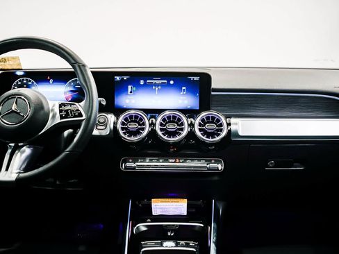 Used 2026 Mercedes-Benz GLB 250 image 13