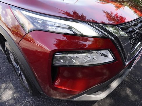 Used 2021 Nissan Rogue SV FWD image 29