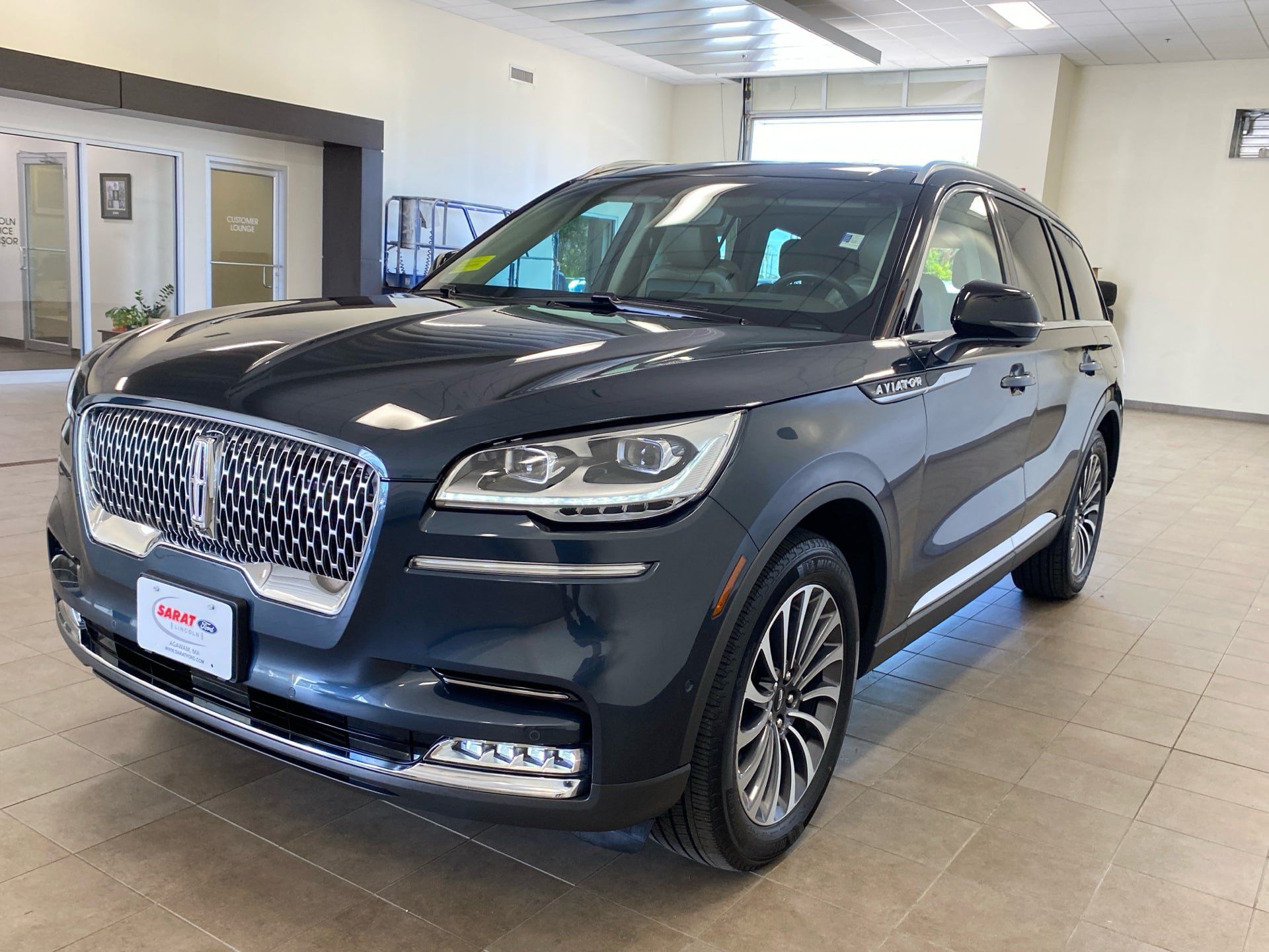 Used 2023 Lincoln Aviator Reserve w/ Equipment Group 201A AWD/4WD image 4