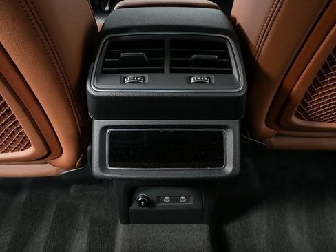 Used 2024 Audi Q8 e-tron Premium Plus image 20