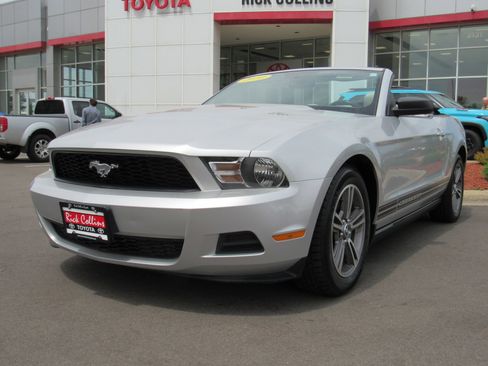 Used 2010 Ford Mustang Convertible RWD image 10