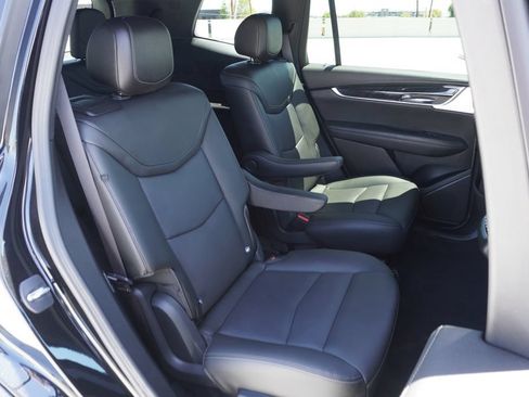 Certified 2024 Cadillac XT6 Premium Luxury FWD image 9