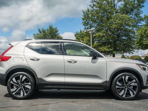 Certified 2023 Volvo XC40 B5 Ultimate w/ Protection Package Premier AWD/4WD image 4