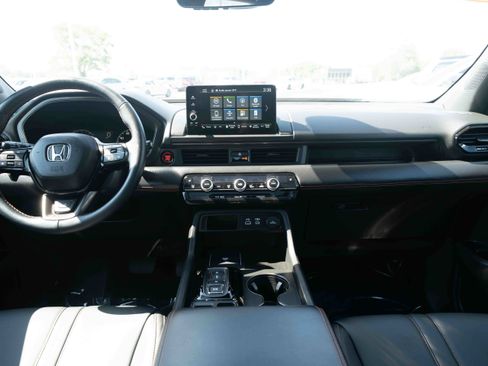 Used 2025 Honda Pilot TrailSport image 20