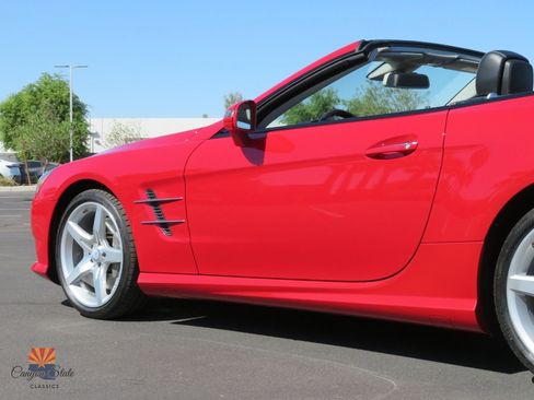Used 2013 Mercedes-Benz SL 550 image 23