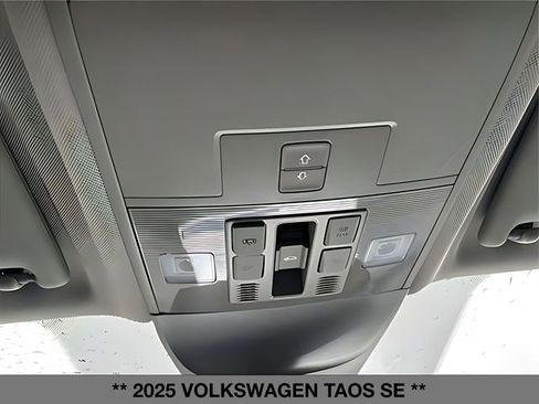Used 2025 Volkswagen Taos SE w/ Panoramic Sunroof Package AWD/4WD image 29