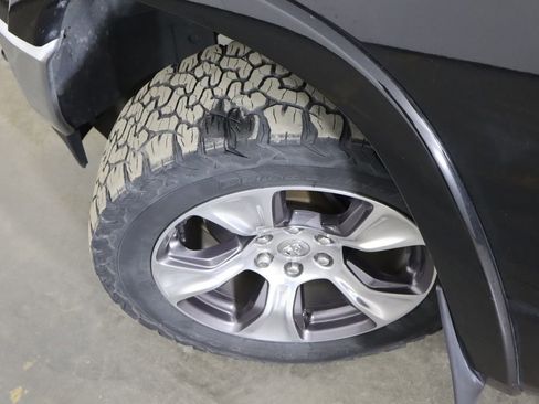 Used 2019 RAM 1500 Laramie AWD/4WD image 39