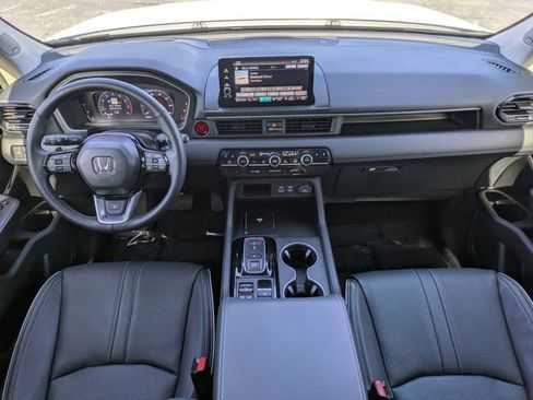 Used 2025 Honda Pilot Elite image 16