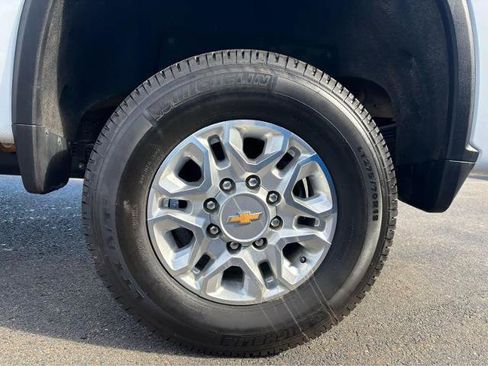 Used 2025 Chevrolet Silverado 2500 LT AWD/4WD image 4