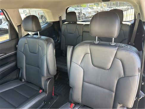 Used 2023 Kia Telluride S w/ S Sunroof Package image 4