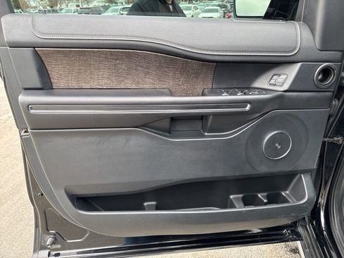 Used 2018 Ford Expedition Limited image 32