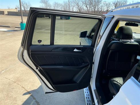 Used 2016 Mercedes-Benz GL 450 4MATIC image 31