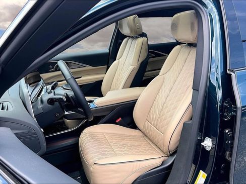 Certified 2024 Cadillac Lyriq Luxury w/ Nappa Leather Package AWD/4WD image 21