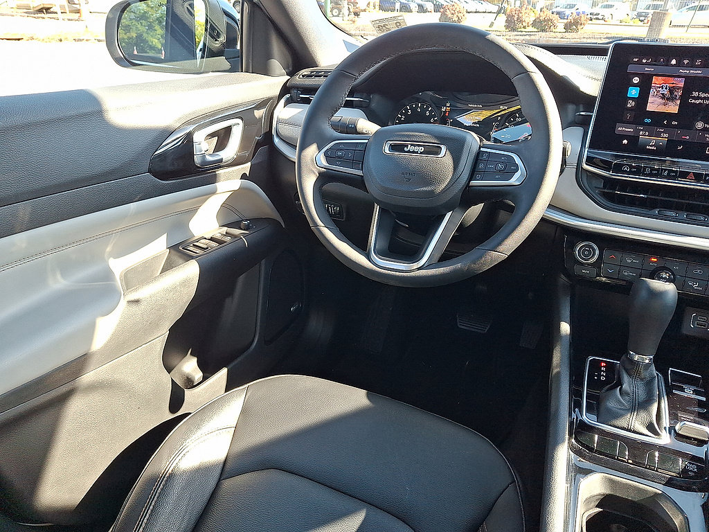 Used 2024 Jeep Compass Limited w/ Sun and Sound Group AWD/4WD image 6