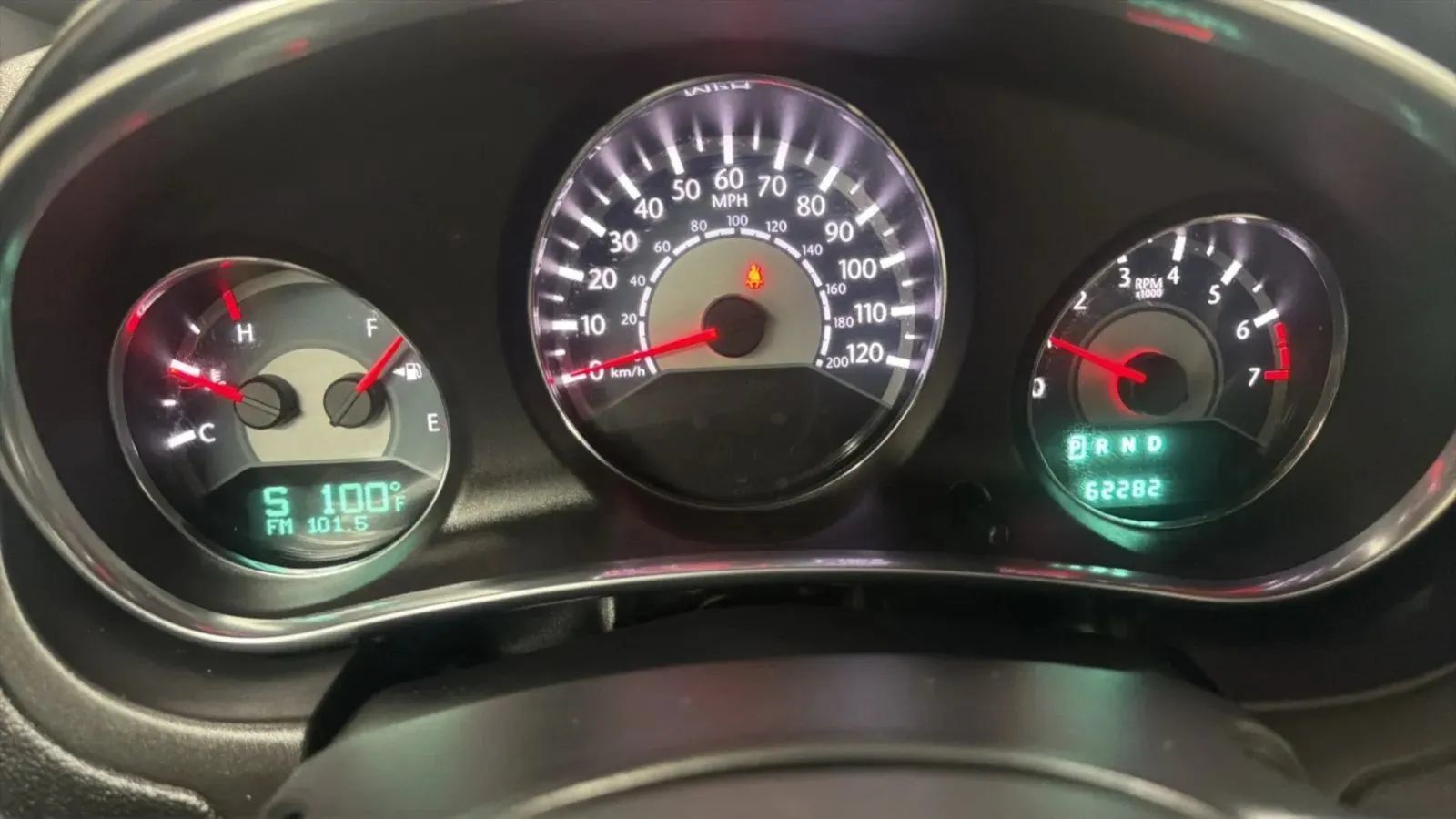 Used 2013 Chrysler 200 Limited FWD image 11