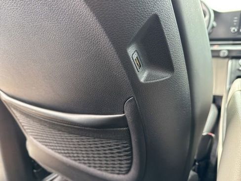 Used 2024 Kia Carnival LX image 32