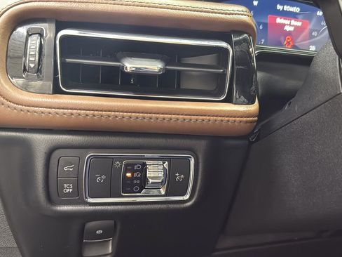 Used 2022 Lincoln Nautilus Reserve w/ Equipment Group 201A image 18