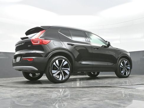 Used 2025 Volvo XC40 B5 Plus image 23