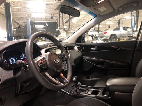 Used 2018 Kia Sorento LX image 6