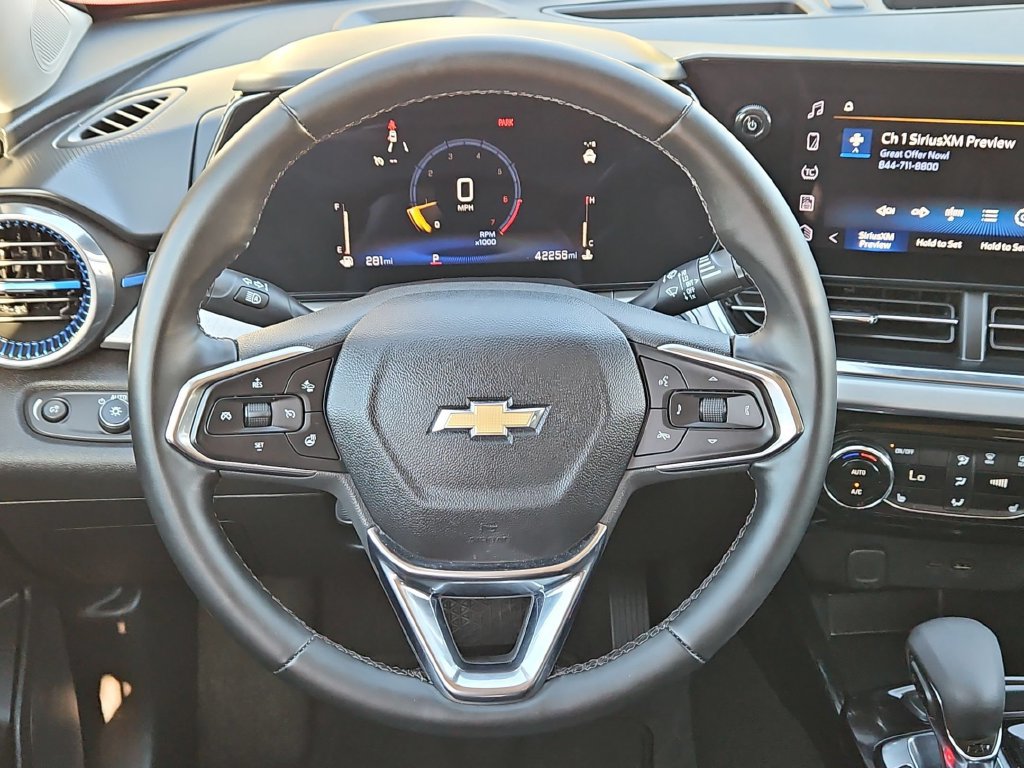 Used 2025 Chevrolet Trax LT w/ LT Convenience Package FWD image 23