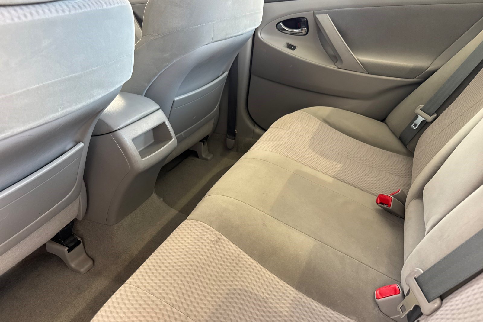 Used 2010 Toyota Camry LE FWD image 15