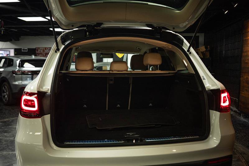 Used 2022 Mercedes-Benz GLC 300 4MATIC w/ Multimedia Package Lite image 7